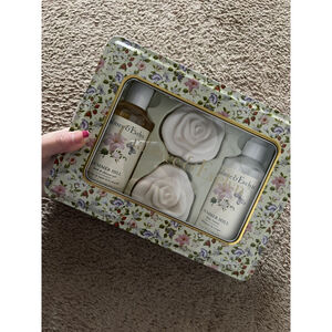 Crabtree & Evelyn SUMMER HILL 4pc Set Lotion Shower Gel Soaps Holiday Tin Box